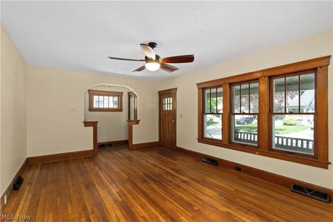 343 Kenyon Ave, Elyria, OH 44035 photo 4