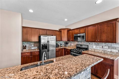 526 Berklee Dr, Youngstown, OH 44512 photo 9