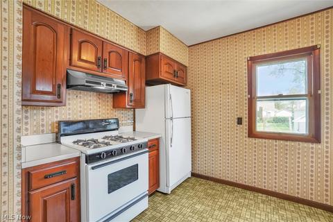 1759 E 36th St, Lorain, OH 44055 photo 6