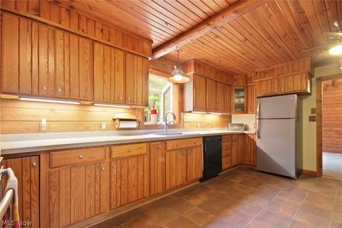 5471 Clingan Rd, Struthers, OH 44471 photo 16