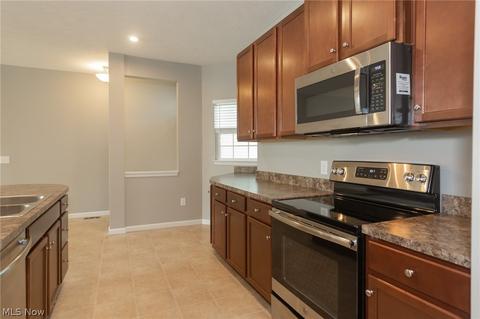 806 Walcutt Ct, Lagrange, OH 44050 photo 7