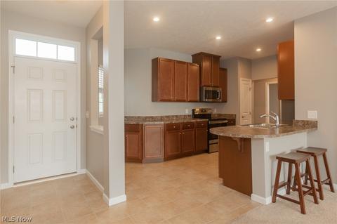 806 Walcutt Ct, Lagrange, OH 44050 photo 4
