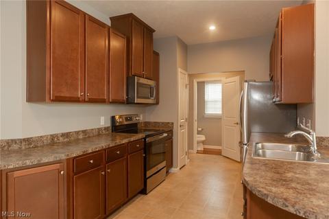 806 Walcutt Ct, Lagrange, OH 44050 photo 5