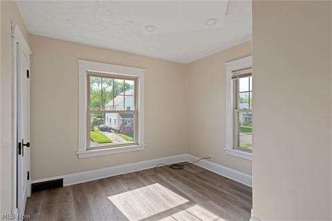 458 7th St, Struthers, OH 44471 photo 13