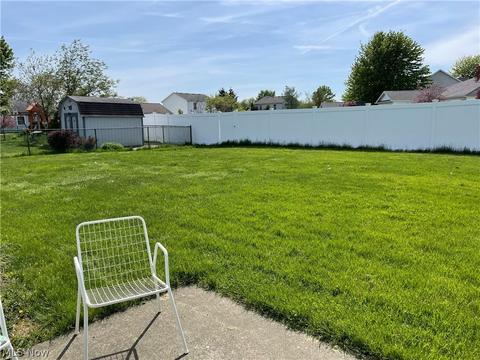207 Wynn Ave, Elyria, OH 44035 photo 3