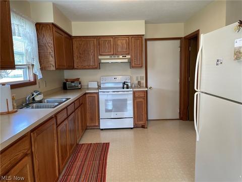 207 Wynn Ave, Elyria, OH 44035 photo 7