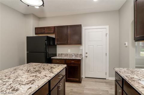 438 High St, Wadsworth, OH 44281 photo 6