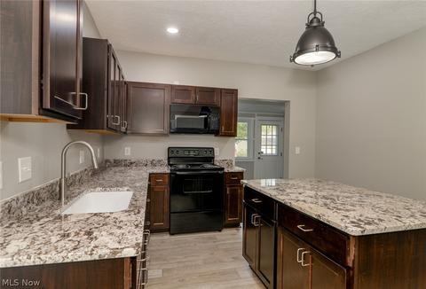 438 High St, Wadsworth, OH 44281 photo 5