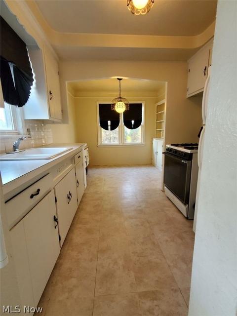 20104 Libby Rd, Maple Heights, OH 44137 photo 9