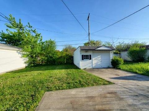20104 Libby Rd, Maple Heights, OH 44137 photo 4