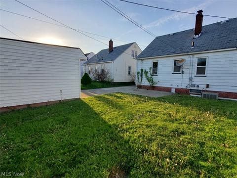 20104 Libby Rd, Maple Heights, OH 44137 photo 3