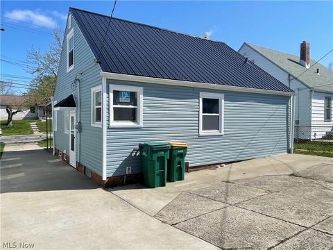 18606 Libby Rd, Maple Heights, OH 44137 photo 2
