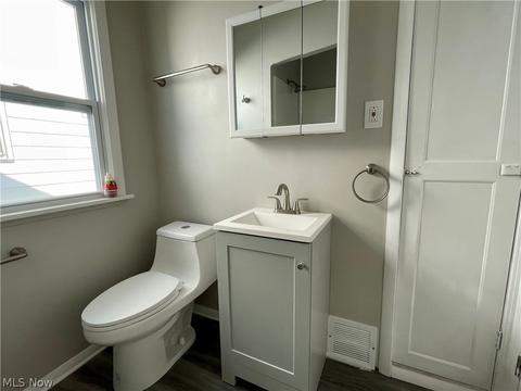 18606 Libby Rd, Maple Heights, OH 44137 photo 13