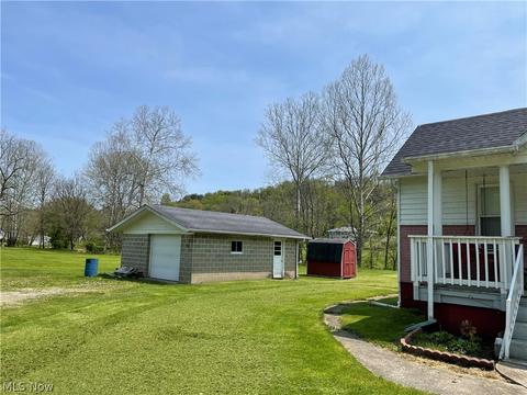 4 Devore St, Adena, OH 43901 photo 4