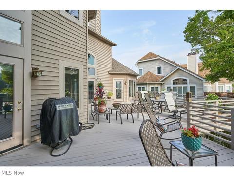311 Lake Pointe Dr, Akron, OH 44333 photo 9