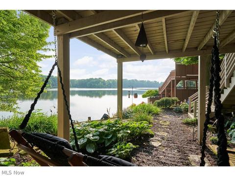 311 Lake Pointe Dr, Akron, OH 44333 photo 10