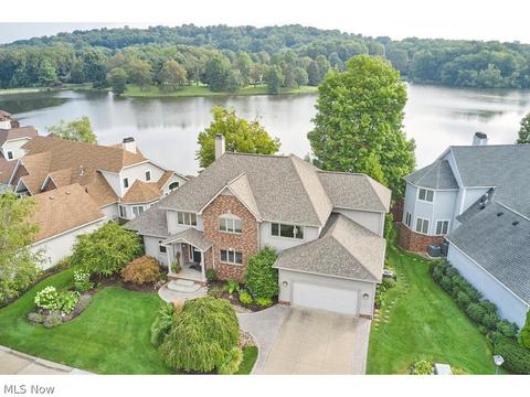 311 Lake Pointe Dr, Akron, OH 44333 photo 1