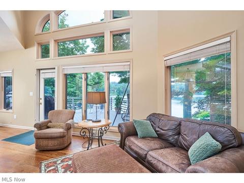 311 Lake Pointe Dr, Akron, OH 44333 photo 17