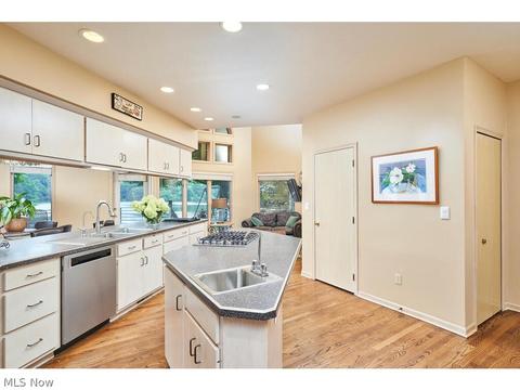 311 Lake Pointe Dr, Akron, OH 44333 photo 15