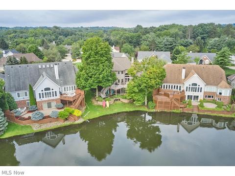 311 Lake Pointe Dr, Akron, OH 44333 photo 4