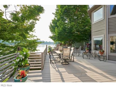 311 Lake Pointe Dr, Akron, OH 44333 photo 8