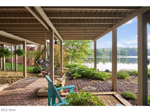 311 Lake Pointe Dr, Akron, OH 44333 photo 11