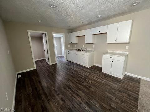 695 Maple Ave, Conneaut, OH 44030 photo 4