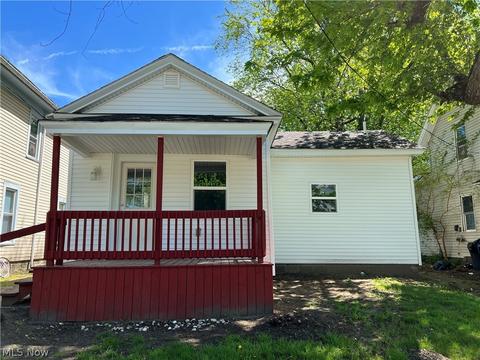 695 Maple Ave, Conneaut, OH 44030 photo 1