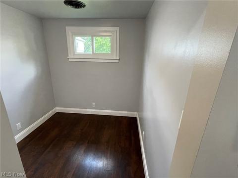 150 Perry St, Struthers, OH 44471 photo 9