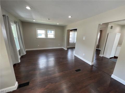 150 Perry St, Struthers, OH 44471 photo 7