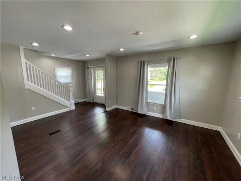 150 Perry St, Struthers, OH 44471 photo 8