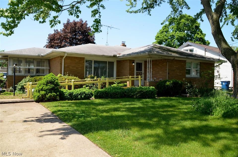 3240 Falbo Ave, Lorain, OH 44052 25 Photos MLS 4373631 Movoto