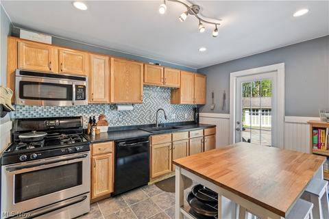 166 Prospect St, Berea, OH 44017 photo 8