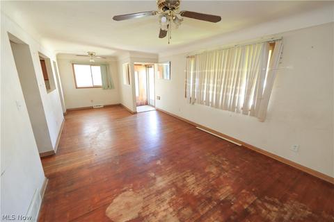 5207 Thomas St, Maple Heights, OH 44137 photo 8