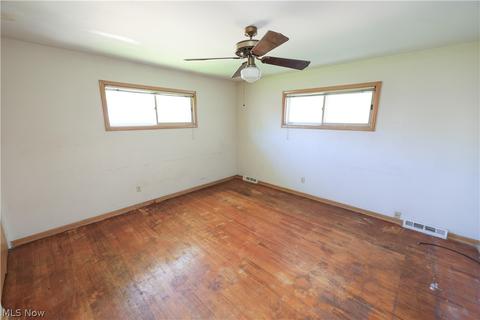 5207 Thomas St, Maple Heights, OH 44137 photo 13