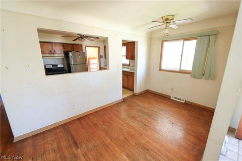 5207 Thomas St, Maple Heights, OH 44137 photo 7