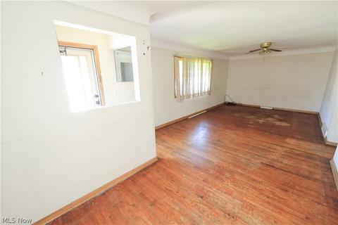 5207 Thomas St, Maple Heights, OH 44137 photo 6