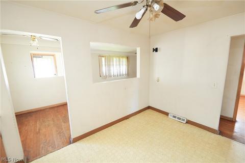 5207 Thomas St, Maple Heights, OH 44137 photo 10