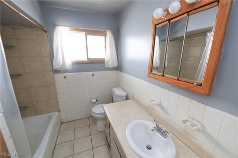 5207 Thomas St, Maple Heights, OH 44137 photo 11