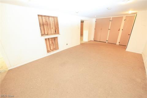 5207 Thomas St, Maple Heights, OH 44137 photo 16