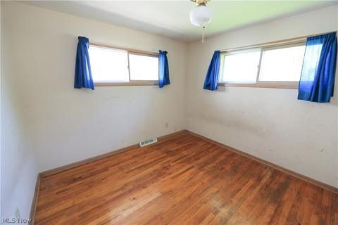 5207 Thomas St, Maple Heights, OH 44137 photo 12