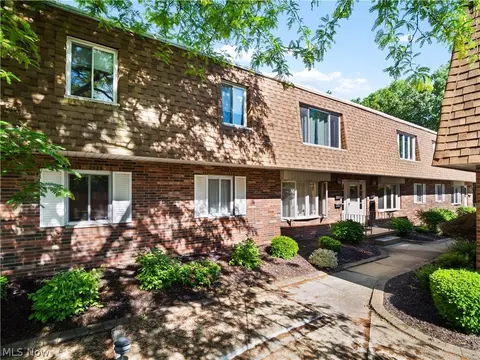 6482 State Rd #E4, Parma, OH 44134 photo 1