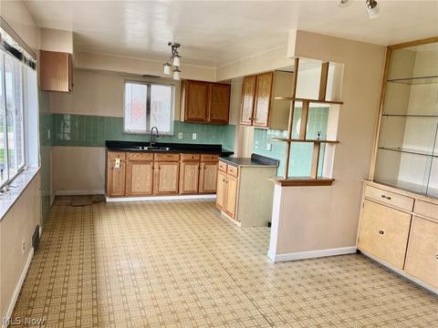 5611 Broadview Rd, Parma, OH 44134 photo 4