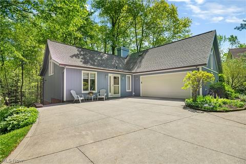 375 Bent Tree Dr, Aurora, OH 44202 photo 2