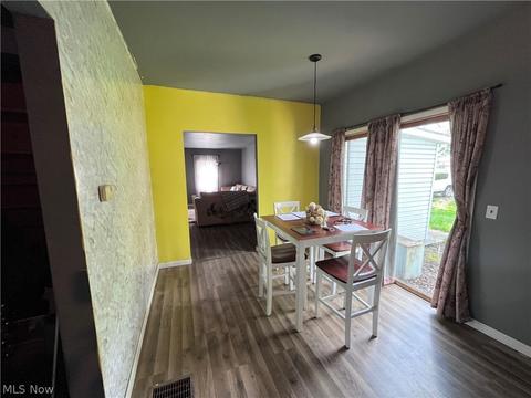 213 9th St, Elyria, OH 44035 photo 3