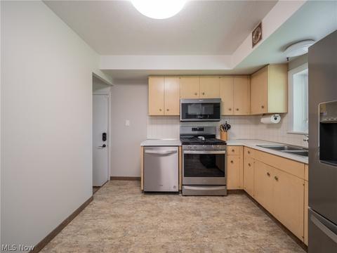 5720 Sequoia Dr, Parma, OH 44134 photo 9