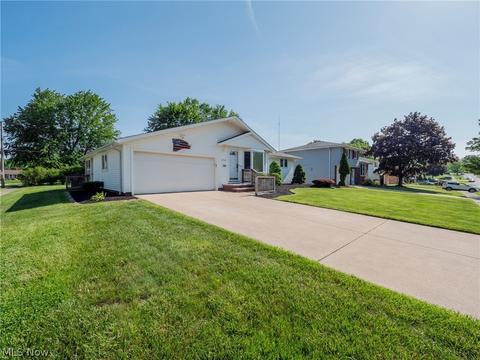 5720 Sequoia Dr, Parma, OH 44134 photo 2