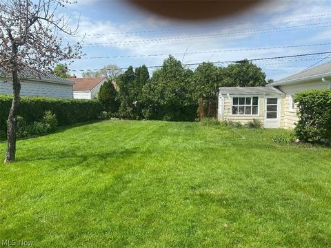 10600 River Edge Dr, Parma, OH 44130 photo 4