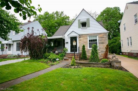 4702 Pershing Ave, Parma, OH 44134 photo 2