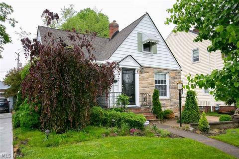 4702 Pershing Ave, Parma, OH 44134 photo 3